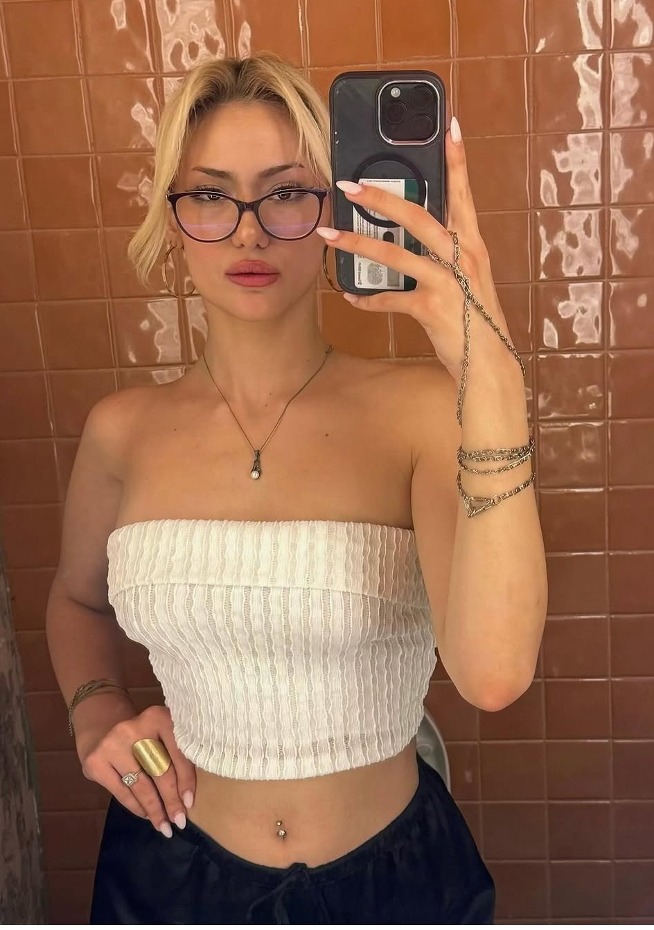 Günyüzü Zeki ve Nazik Kadın Escort Sultan